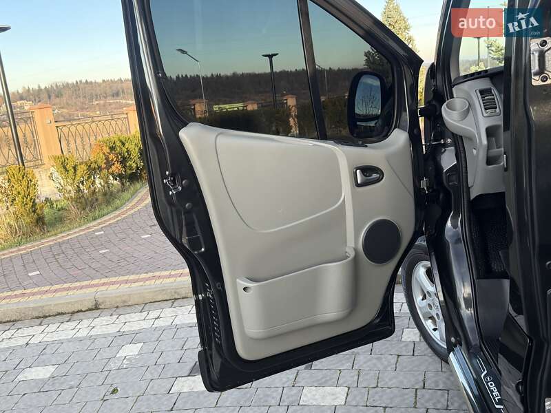 Минивэн Opel Vivaro 2011 в Дрогобыче