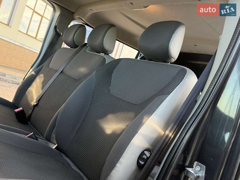 Минивэн Opel Vivaro 2011 в Дрогобыче