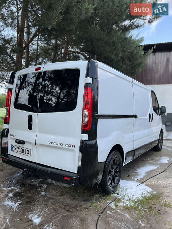 Грузовой фургон Opel Vivaro 2011 в Сарнах