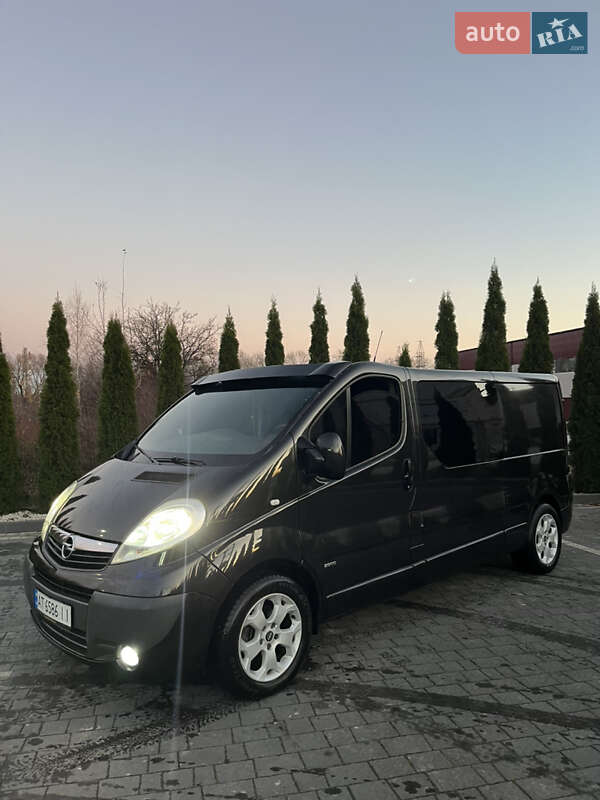 Минивэн Opel Vivaro 2013 в Надворной