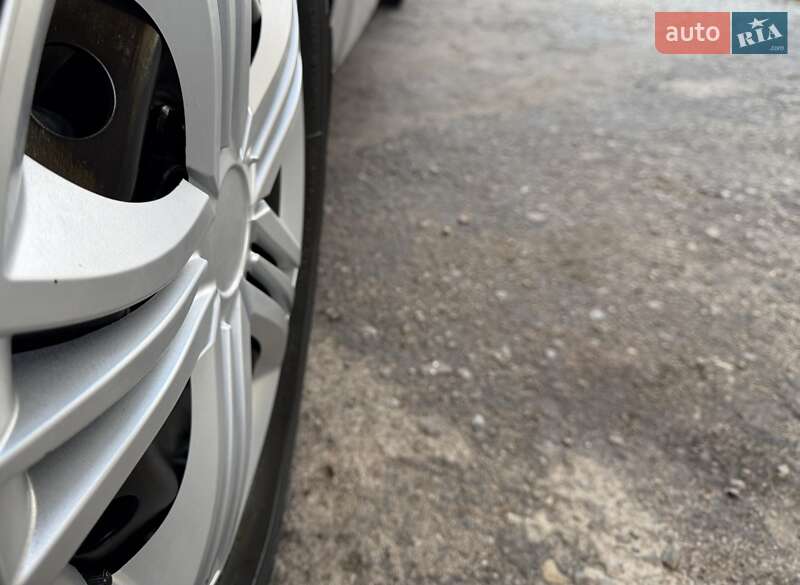 Минивэн Opel Vivaro 2012 в Львове