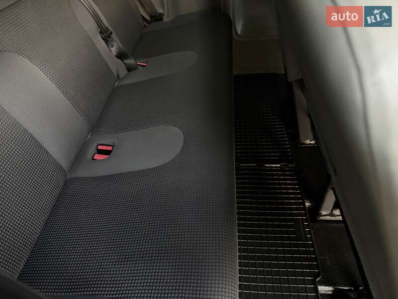 Минивэн Opel Vivaro 2012 в Львове