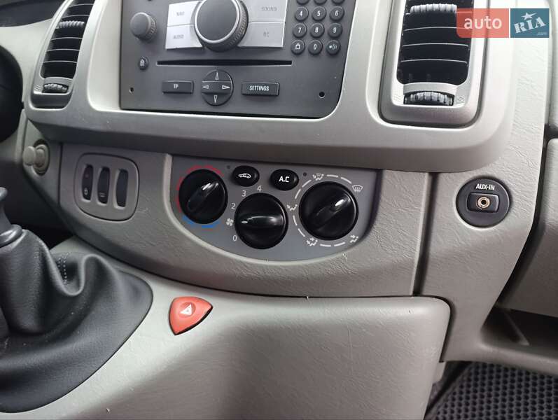 Минивэн Opel Vivaro 2010 в Ахтырке