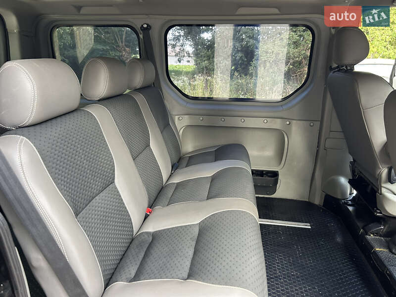 Вантажопасажирський фургон Opel Vivaro 2012 в Новій Ушиці