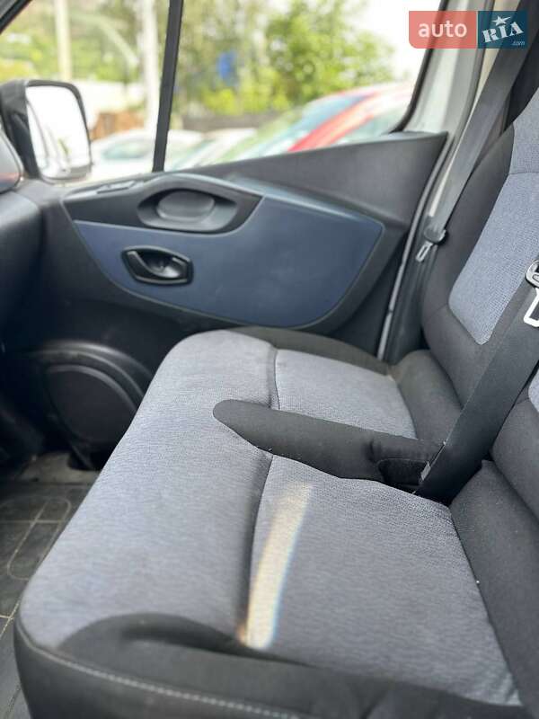 Минивэн Opel Vivaro 2016 в Могилев-Подольске