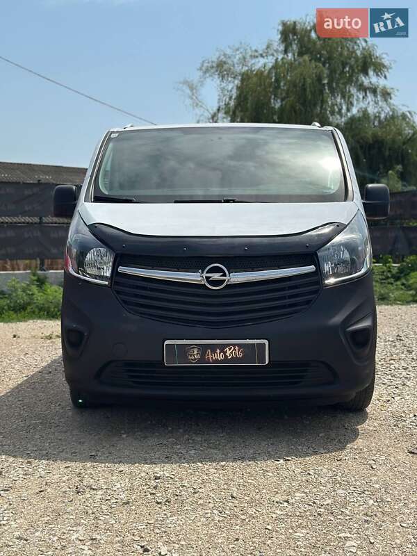 Минивэн Opel Vivaro 2016 в Могилев-Подольске