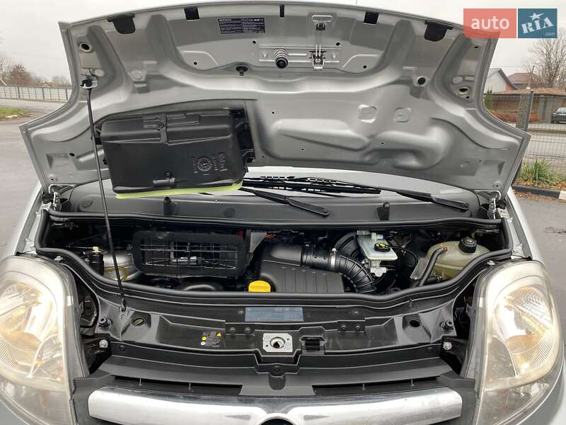 Минивэн Opel Vivaro 2013 в Виннице