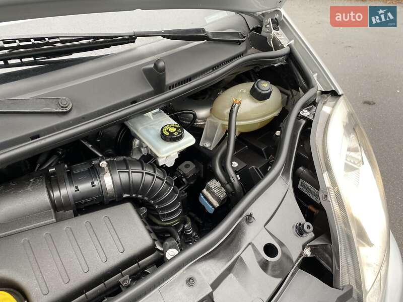 Минивэн Opel Vivaro 2013 в Виннице