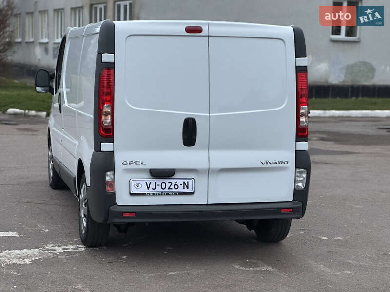 Грузовой фургон Opel Vivaro 2013 в Ровно