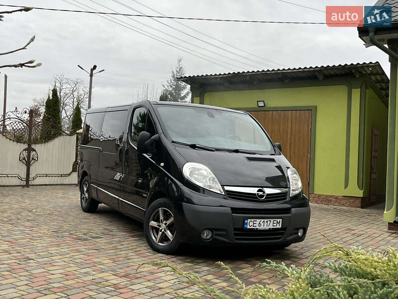 Минивэн Opel Vivaro 2013 в Кицмани