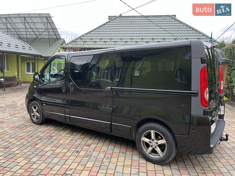 Минивэн Opel Vivaro 2013 в Кицмани