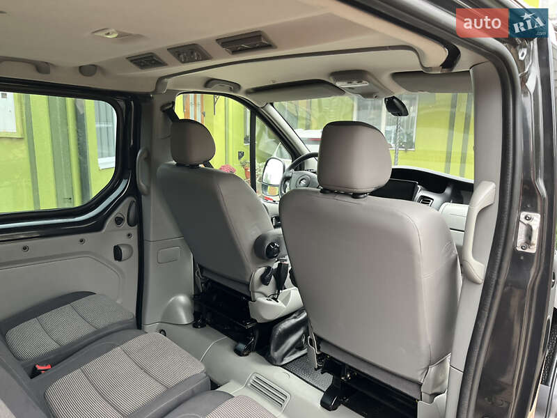 Минивэн Opel Vivaro 2013 в Кицмани