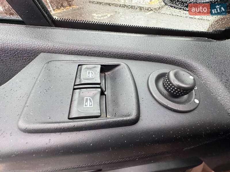 Минивэн Opel Vivaro 2017 в Киеве