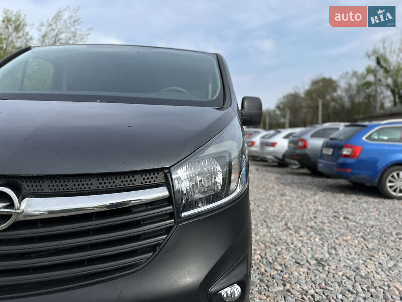 Грузовой фургон Opel Vivaro 2016 в Ровно