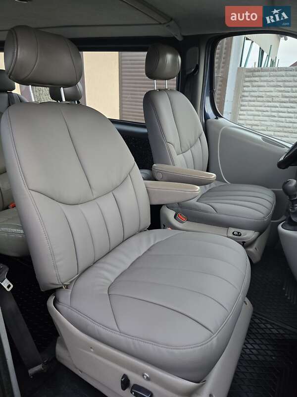 Мінівен Opel Vivaro 2006 в Запоріжжі