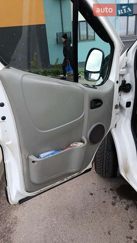 Минивэн Opel Vivaro 2002 в Ровно