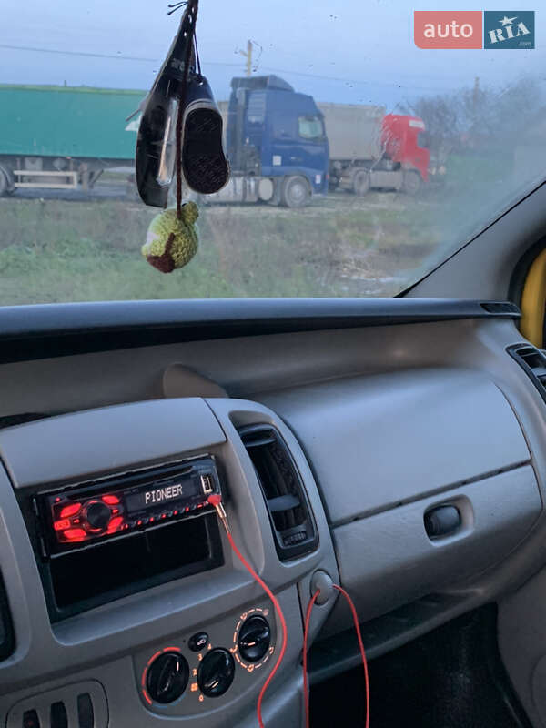 Минивэн Opel Vivaro 2004 в Теофиполе