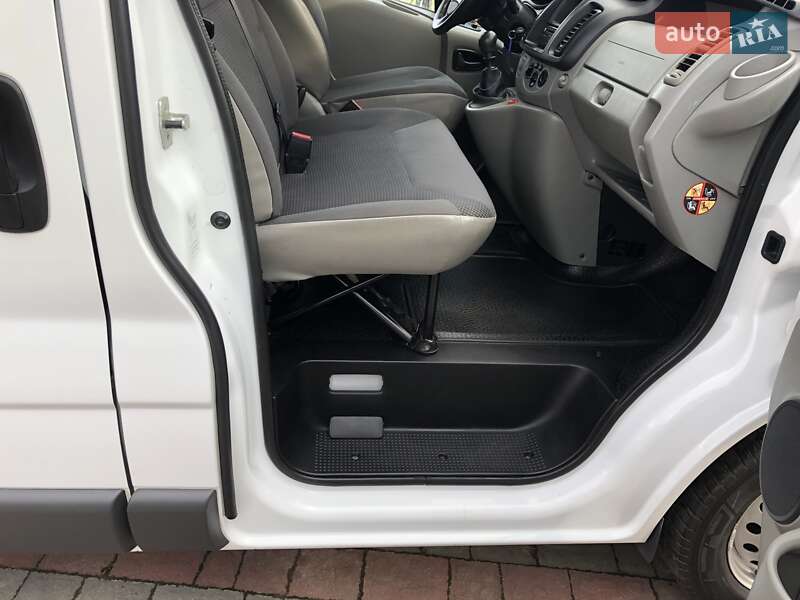 Минивэн Opel Vivaro 2012 в Красилове