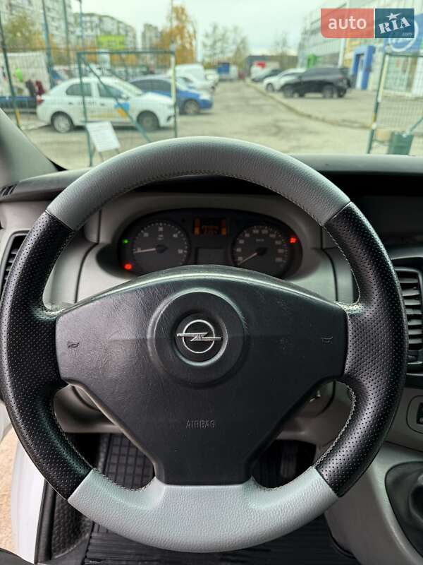 Минивэн Opel Vivaro 2011 в Сумах