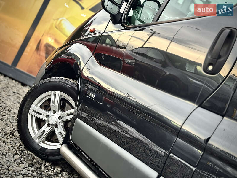 Минивэн Opel Vivaro 2012 в Стрые