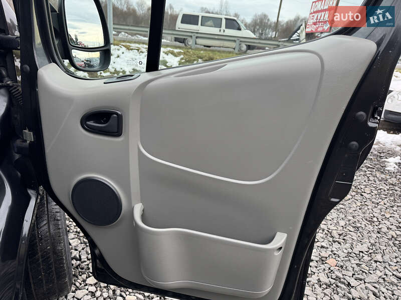 Минивэн Opel Vivaro 2012 в Стрые