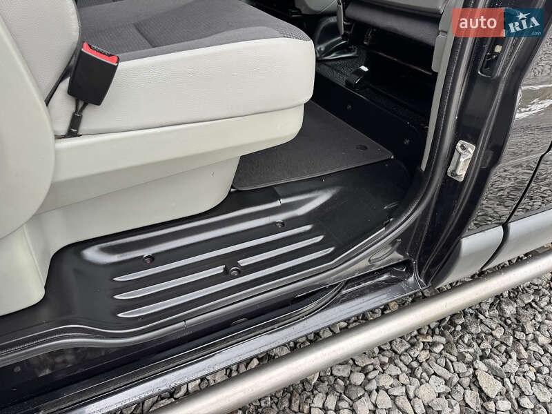 Минивэн Opel Vivaro 2012 в Стрые