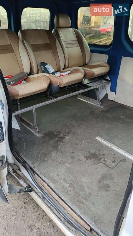 Минивэн Opel Vivaro 2002 в Ровно