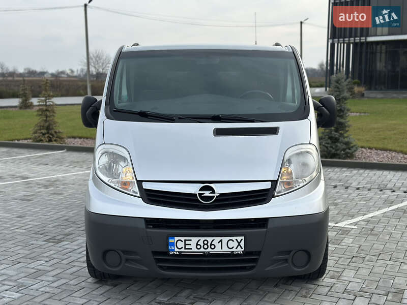 Мінівен Opel Vivaro 2013 в Чернівцях