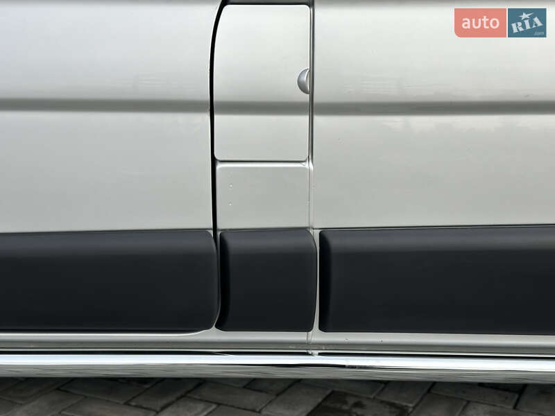 Мінівен Opel Vivaro 2013 в Чернівцях