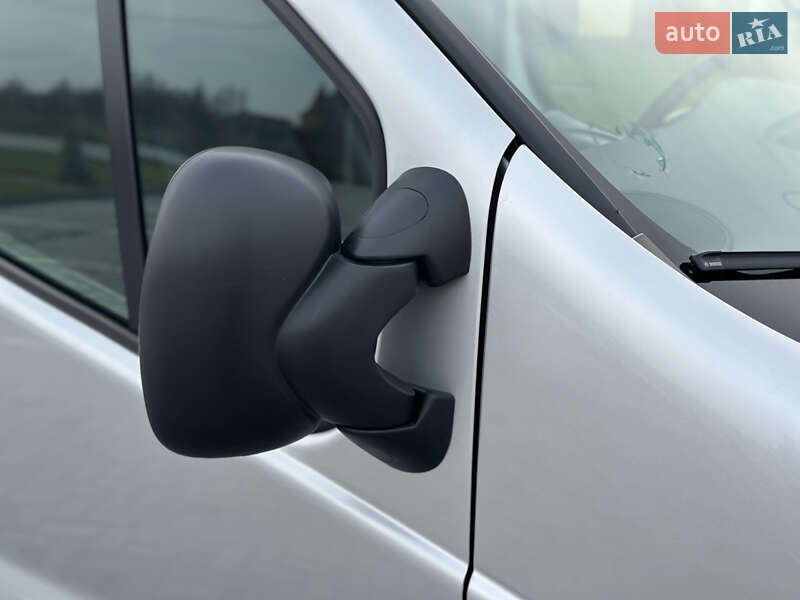 Мінівен Opel Vivaro 2013 в Чернівцях