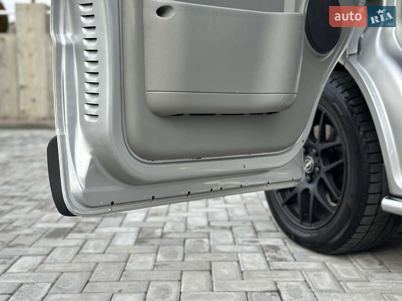 Мінівен Opel Vivaro 2013 в Чернівцях