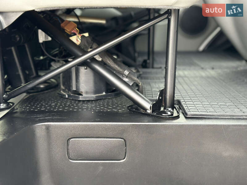 Мінівен Opel Vivaro 2013 в Чернівцях