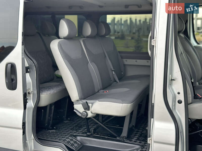 Мінівен Opel Vivaro 2013 в Чернівцях