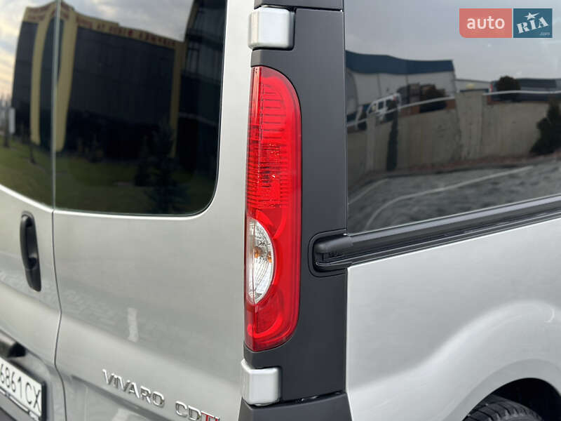 Мінівен Opel Vivaro 2013 в Чернівцях