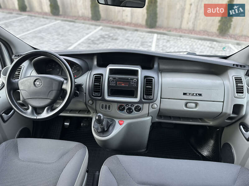 Мінівен Opel Vivaro 2013 в Чернівцях