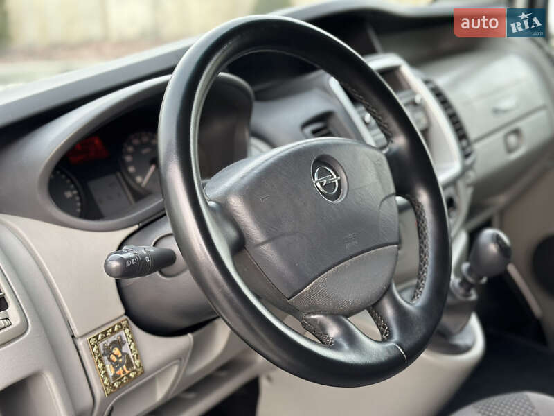 Мінівен Opel Vivaro 2013 в Чернівцях