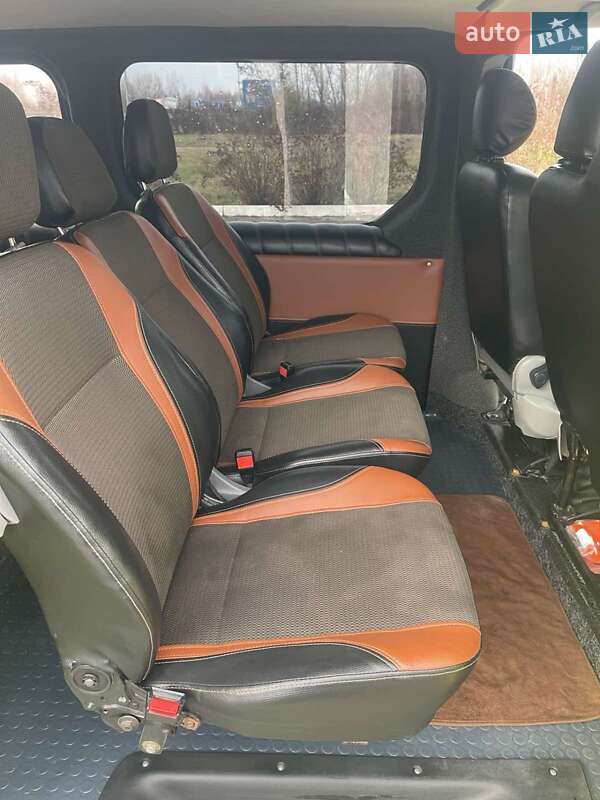 Мінівен Opel Vivaro 2009 в Звягелі