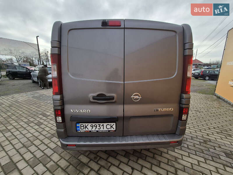 Грузовой фургон Opel Vivaro 2015 в Ровно
