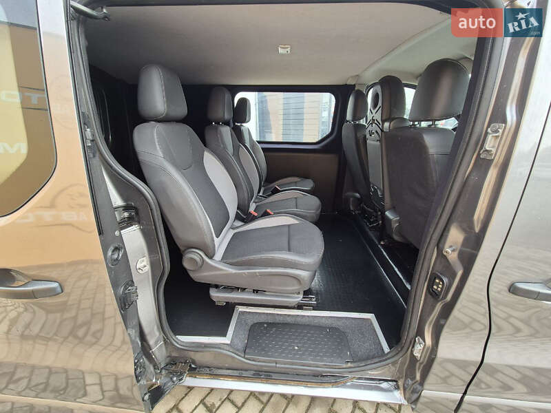 Грузовой фургон Opel Vivaro 2015 в Ровно