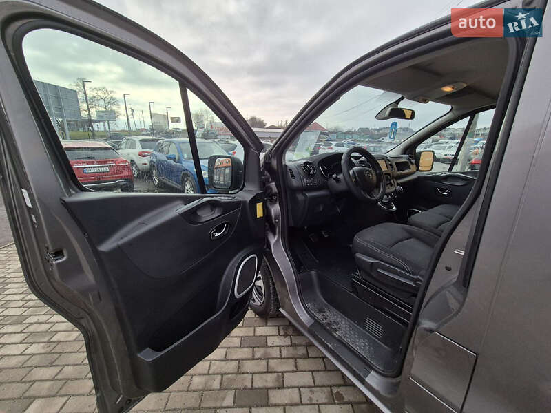 Грузовой фургон Opel Vivaro 2015 в Ровно