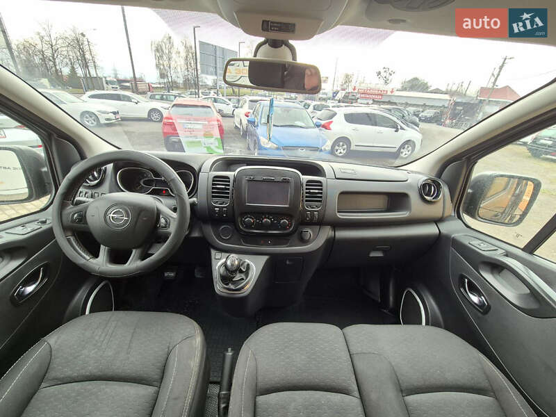 Грузовой фургон Opel Vivaro 2015 в Ровно