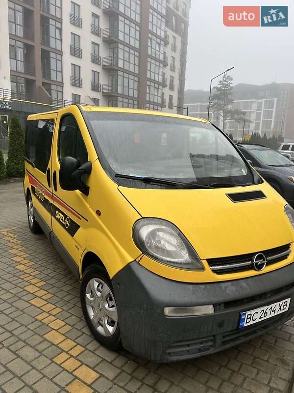 Мінівен Opel Vivaro 2004 в Новояворівську