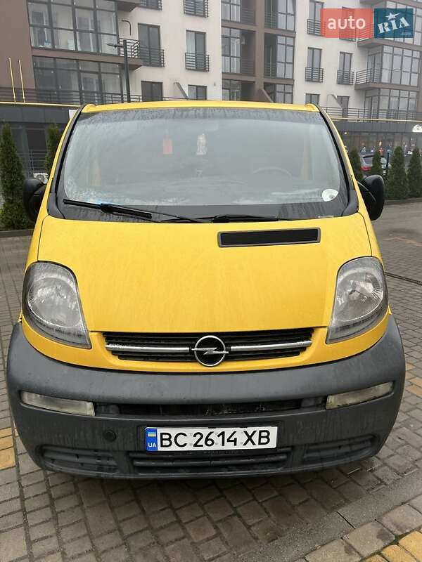 Мінівен Opel Vivaro 2004 в Новояворівську