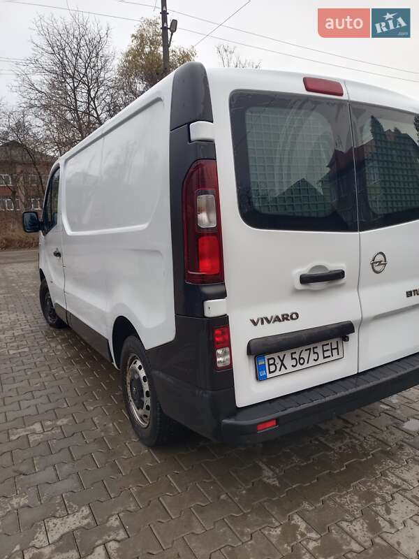 Вантажний фургон Opel Vivaro 2015 в Івано-Франківську