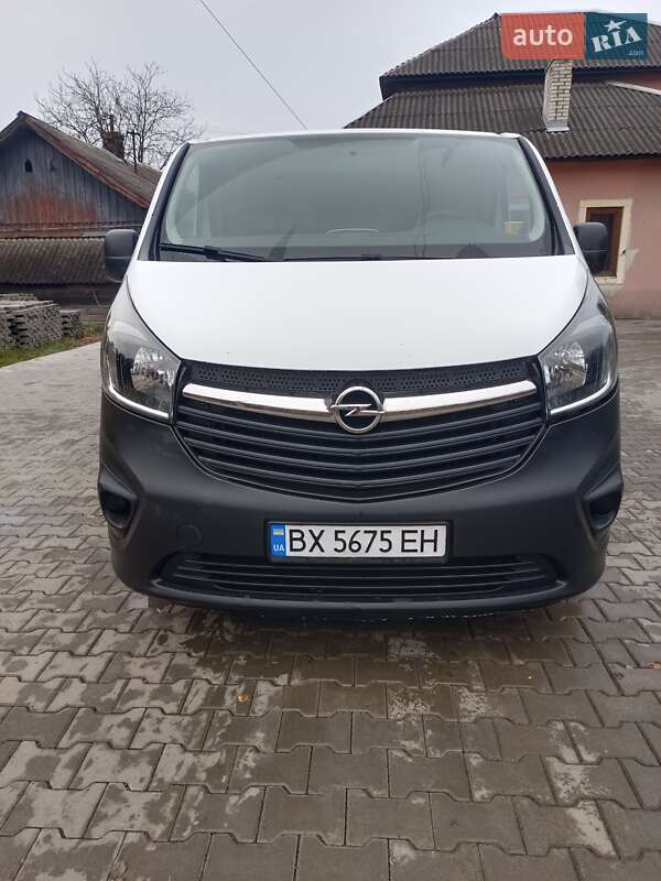 Вантажний фургон Opel Vivaro 2015 в Івано-Франківську