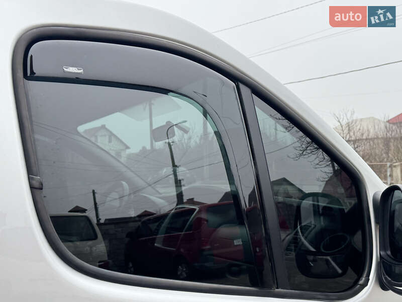 Мінівен Opel Vivaro 2012 в Ковелі фото 34 Мінівен Opel Vivaro 2012 в Ковелі