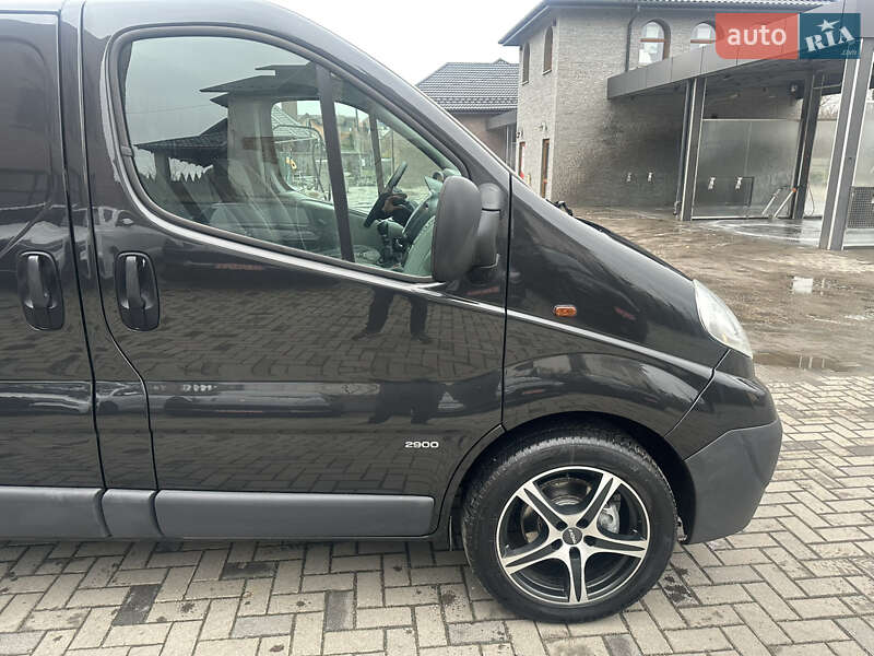 Грузовой фургон Opel Vivaro 2012 в Ровно