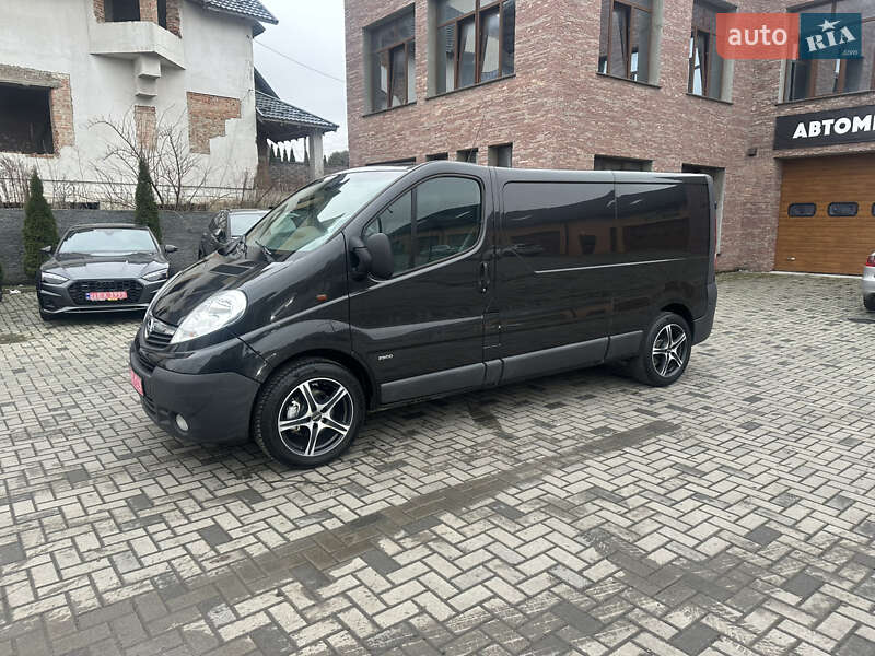 Грузовой фургон Opel Vivaro 2012 в Ровно