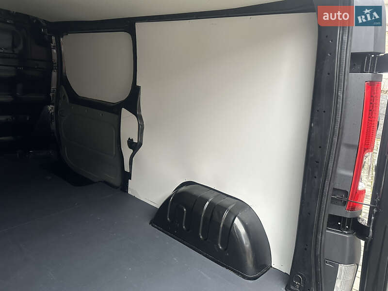 Грузовой фургон Opel Vivaro 2012 в Ровно