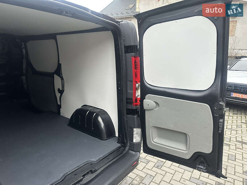 Грузовой фургон Opel Vivaro 2012 в Ровно